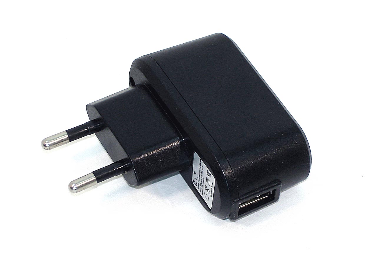 Блок питания (сетевой адаптер) 5В-700мА Черный